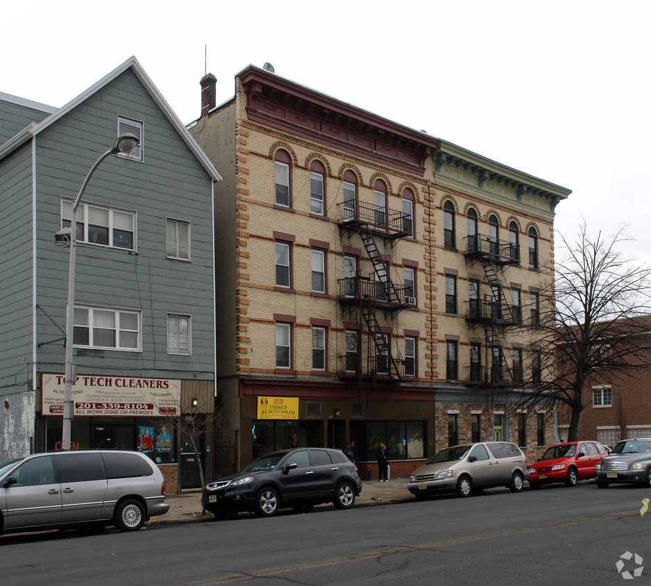 Building Photo - 434-436 Avenue C