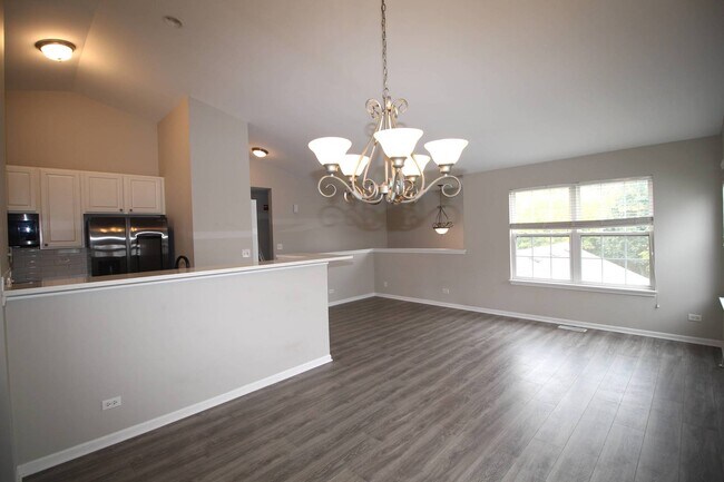 Building Photo - 2518 Golf Ridge Cir