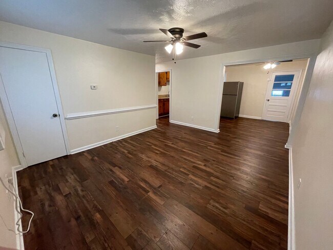 Building Photo - 1305 Willow Ave