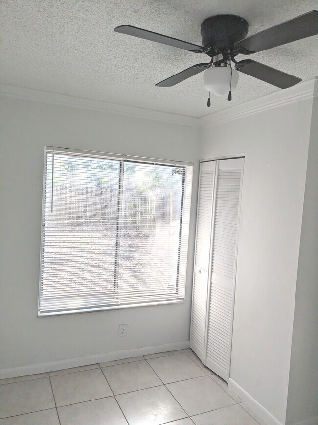 Building Photo - 9436 SW 140th Ct