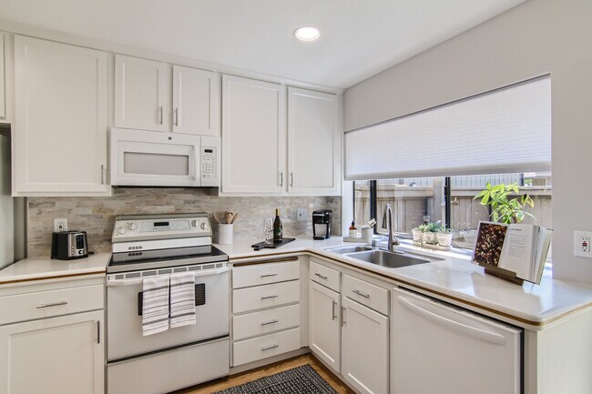 Kitchen - 265 Munroe St