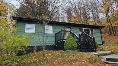 Building Photo - 40 Woodbury Rd