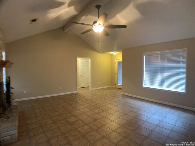 Foto del edificio - 1128 Camellia Ln