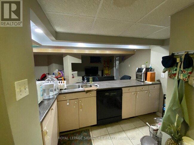 Building Photo - 622 Chartwell Ct