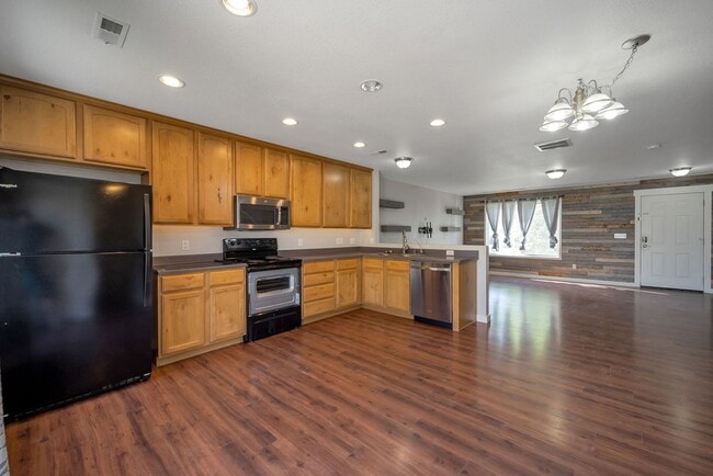 Building Photo - Charming Eagle Mountain Home