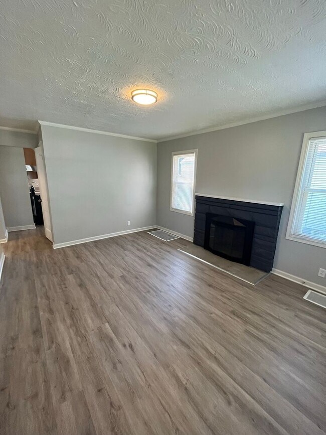 Foto del edificio - 3 Bedroom, 2 Bathroom Home With Garage Available for Pre-Lease!