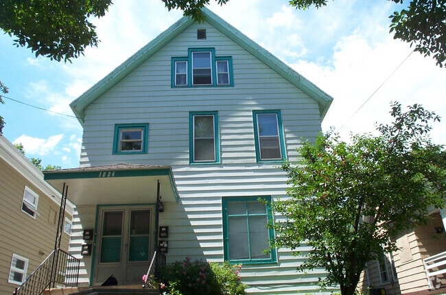 Building Photo - 1034 E Johnson St