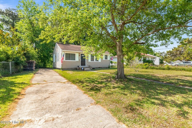 Building Photo - 426 New River Dr
