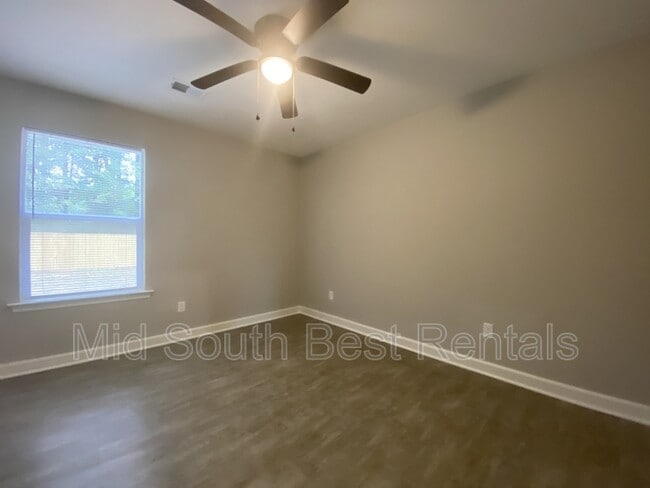 Building Photo - 209 Meadowlark St