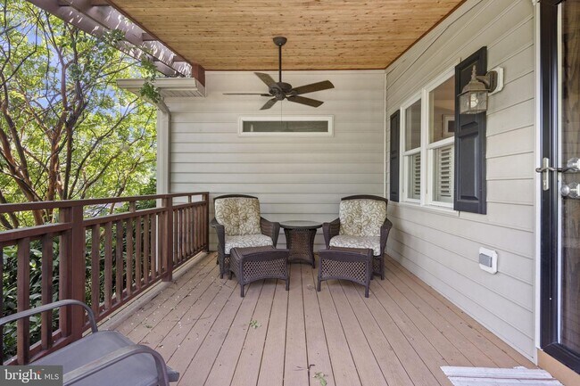 Foto del edificio - 5724 Oak Hill Pl