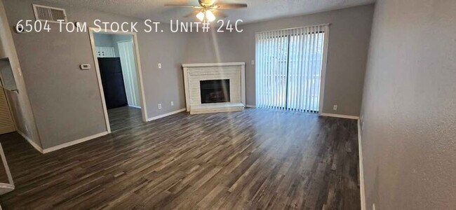 Foto del edificio - 6504 Tom Stock St