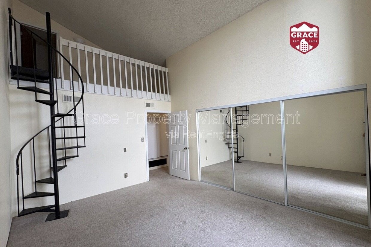 Photo - 9817 East Peakview Avenue