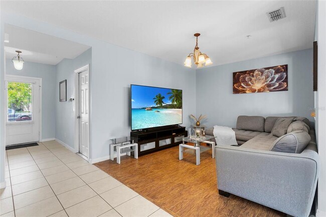 Foto del edificio - 2075 Cypress Bay Blvd