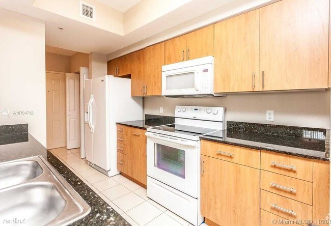 Building Photo - 2 br, 2 bath Apartment - 9345 SW 77 Ave 207