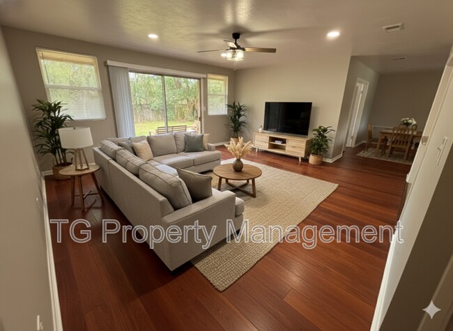 Building Photo - 1355 Lamanto Ave E