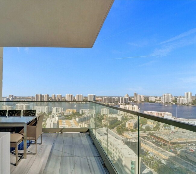 Foto del edificio - ACQUALINA CONDO