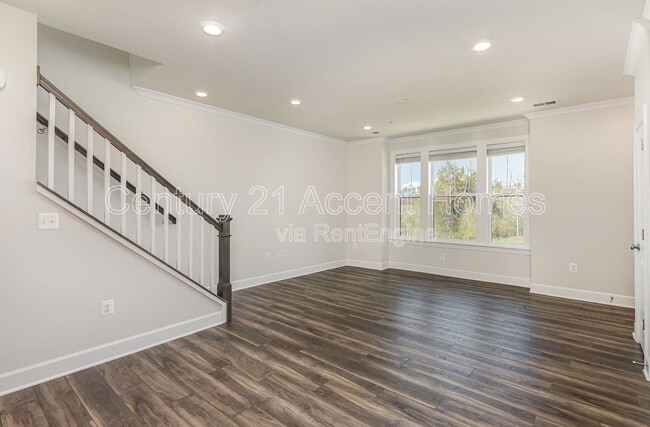 Building Photo - 43347 Goshen Run Sq