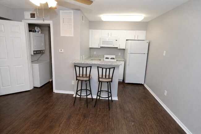 Foto del edificio - 9831 Walnut St