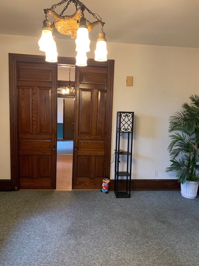 Building Photo - Fab Frankford 1 Bedroom Apartment Availabl...