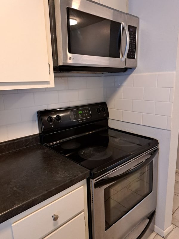 Building Photo - 300 Hopp Ave