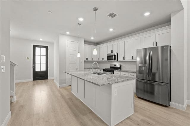 Building Photo - 1045 Thomas Pl