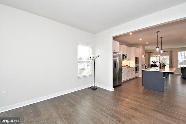 Building Photo - 500 Sterling Dr