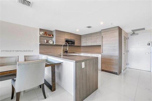 Foto del edificio - 400 Sunny Isles Blvd