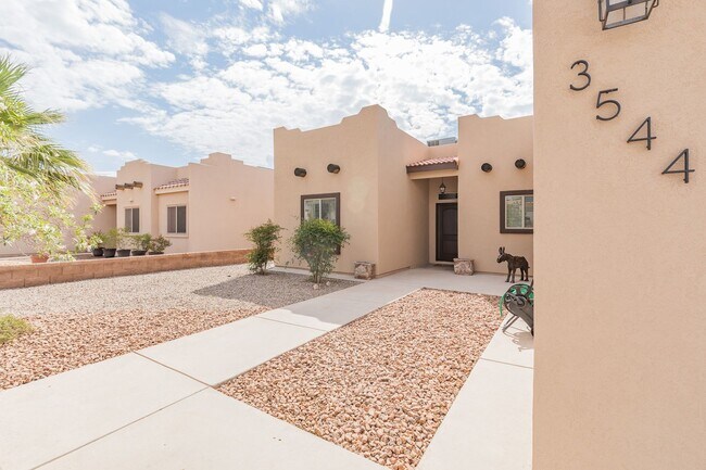 Foto del edificio - Beautiful 3 Bed 2 Bath Home