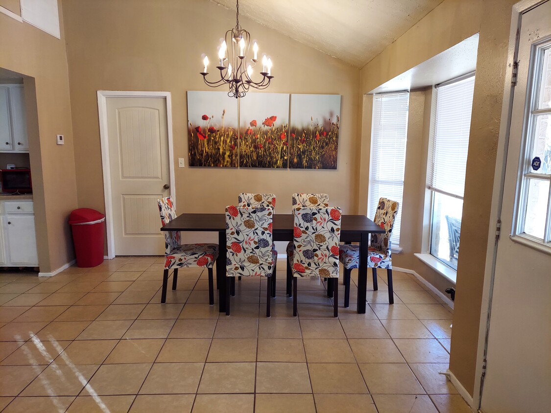 Dininroom - 7626 Wovenwood Ln
