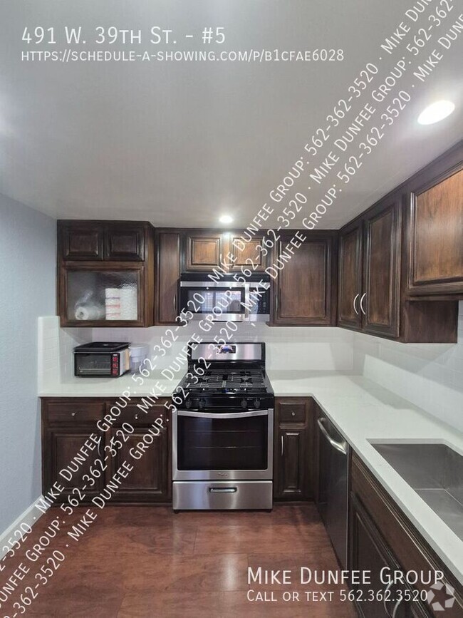Building Photo - 491 W 39th St