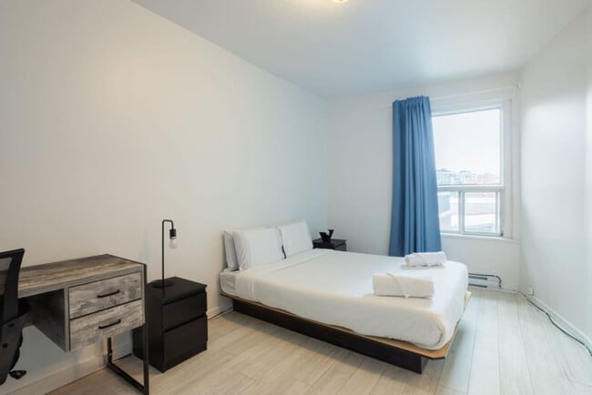 Building Photo - 1420 Rue Notre-Dame Ouest-SI ID1602242P