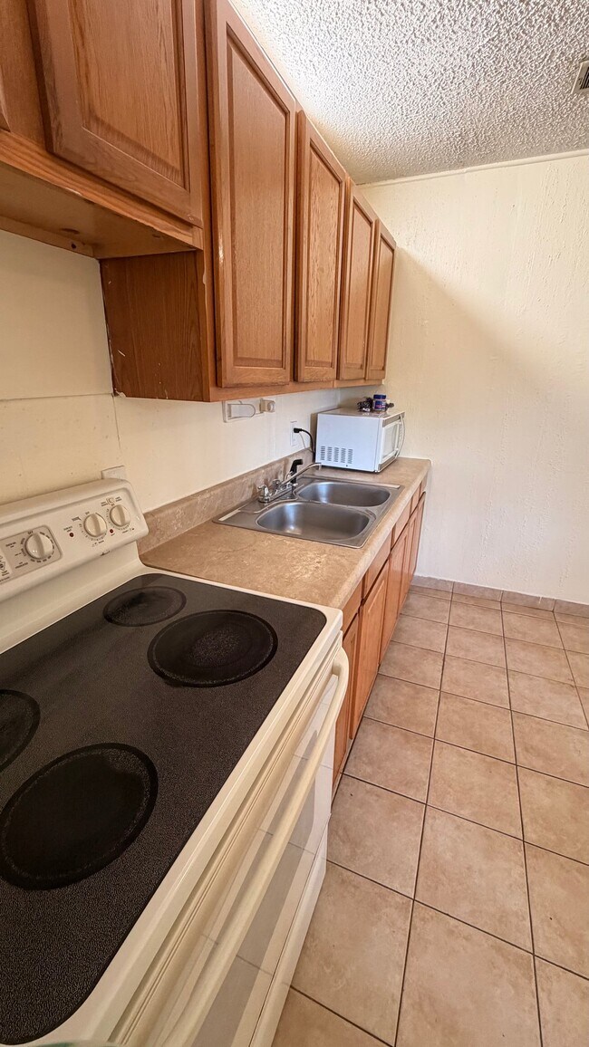 Foto del edificio - 1584 E Breezy Ln