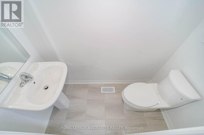 Photo du bâtiment - 3038 Sideline 16