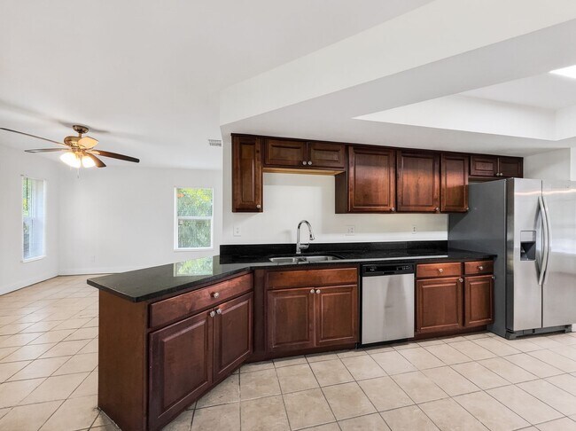 Foto del edificio - Annual rental offering privacy and space on 1.14 acres in Naples!