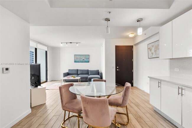 Foto del edificio - 999 SW 1st Ave