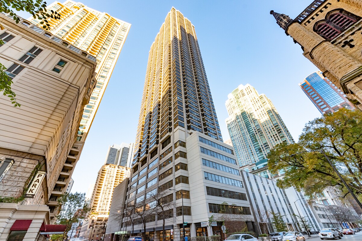 Foto principal - 30 E Huron St