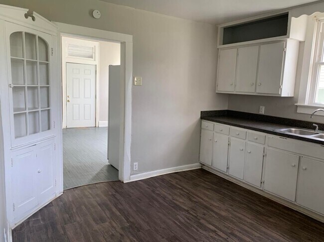 Foto del edificio - 504 Adams Ave