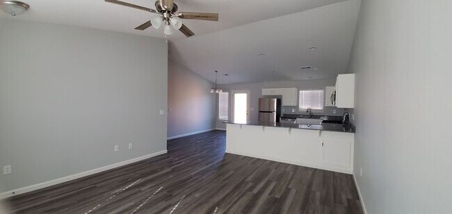 Foto del edificio - BRAND NEW 4 Bedroom 2 Bathroom Fallon Home