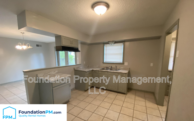 Building Photo - 2593 McArthur Dr