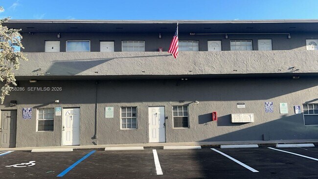 Foto del edificio - 5010 Pembroke Rd