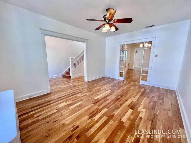 Foto del edificio - 228 Upshur St NW