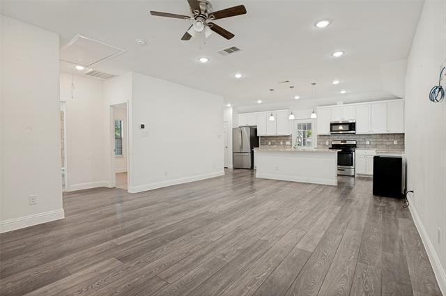 Foto del edificio - 527 Ravenwood Dr