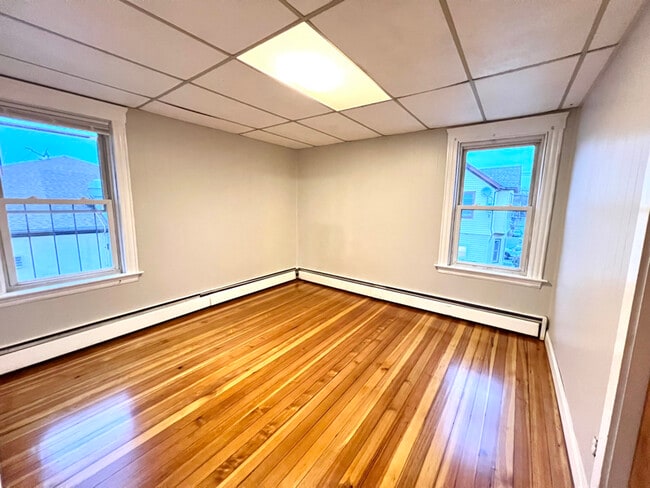 Building Photo - 36 Ferncliff Ave