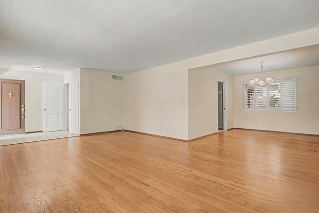 Foto del edificio - 5291 Crestline Way