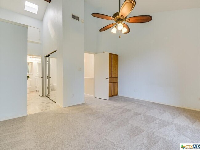 Foto del edificio - 7122 Wood Hollow Dr