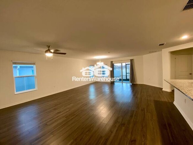 Building Photo - Ideally Located in Winter Haven 4/2 Ready Now!