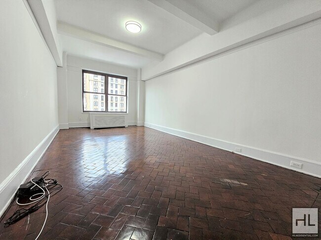 Building Photo - Oversized Eighth-Floor Studio in a Doorman Building Near Central Park