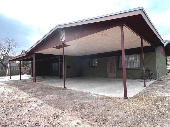 Building Photo - 647 Soya Dr