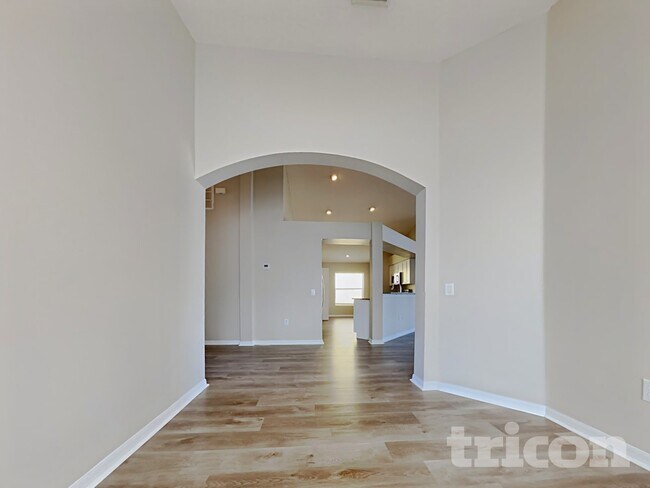 Foto del edificio - 10041 Creek Bluff Dr