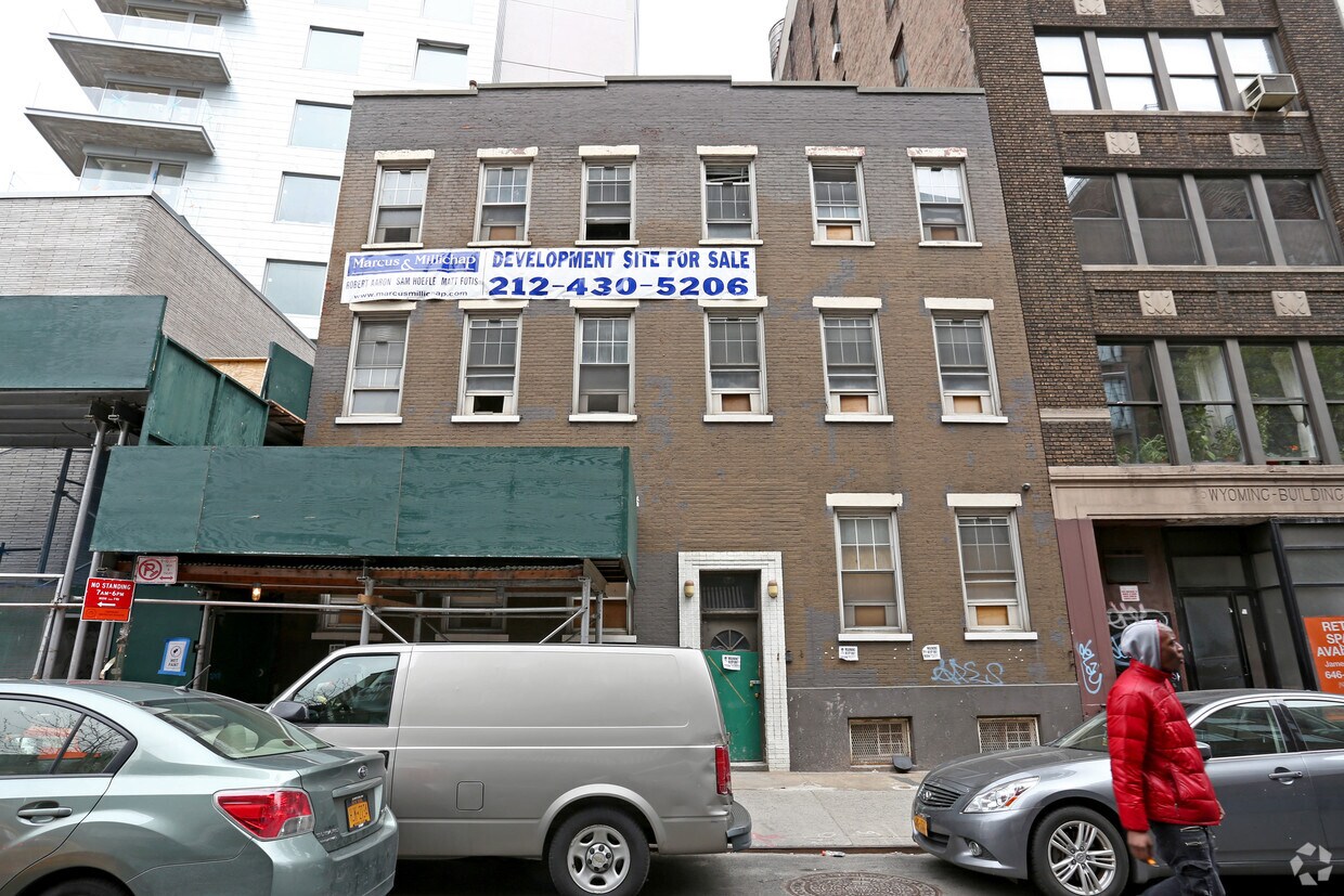 Building Photo - 3 E 3rd St